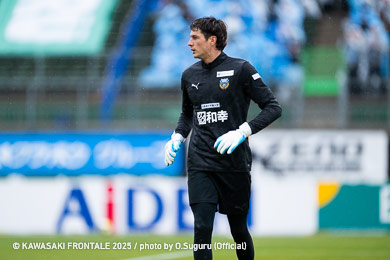 本日のアウェイで大賞は、ゴールラインを割りそうな相手のシュートをかき出すなど、無失点でチームに貴重な勝点1をもたらした、山口瑠伊選手です!