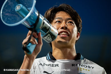 本日のアウェイで大賞は、左右のポジション変更にも対応し、後半アディショナルタイムには決勝点をマークした、佐々木旭選手です!