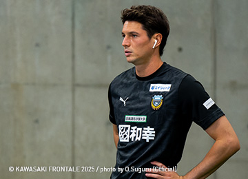 本日のアウェイで大賞は、相手の決定的なシュートを2本セーブし、勝点1をもぎ取る大きな力になった、山口瑠伊選手です!