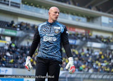 本日のアウェイで大賞は、試合序盤にビッグセーブを連発するなど相手を無失点に抑え、PK戦でも見事なセーブを見せた、スベンド ブローダーセン選手です!